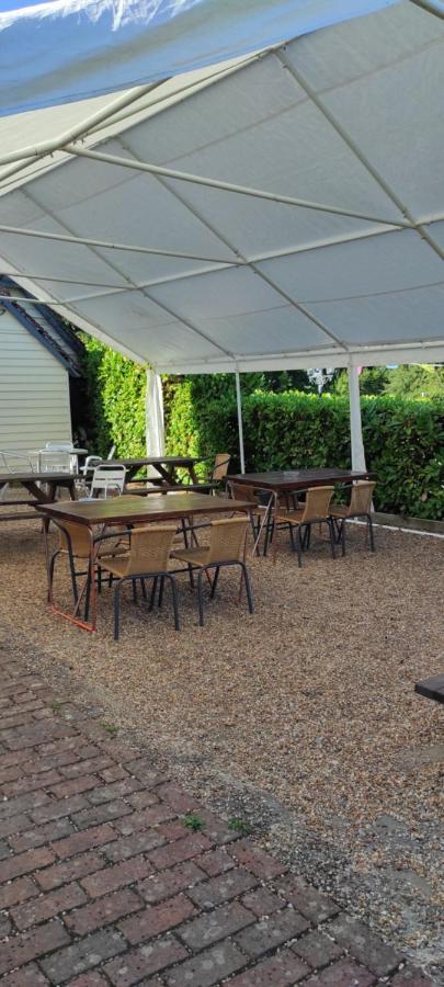 Appartement Garden Flat At The Infamous Piltdown Man Pub à Fletching Extérieur photo
